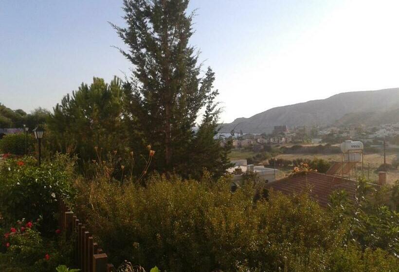 استودیوی استاندارد, Pelekanos Apartments