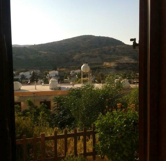 استودیوی استاندارد, Pelekanos Apartments