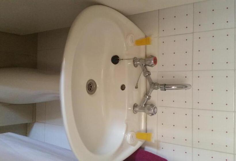 استودیوی استاندارد, Pelekanos Apartments