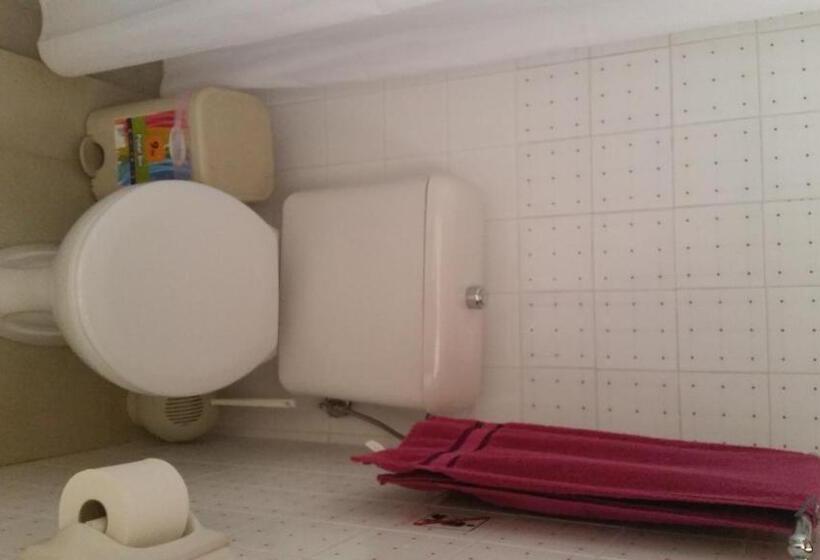 استودیوی استاندارد, Pelekanos Apartments