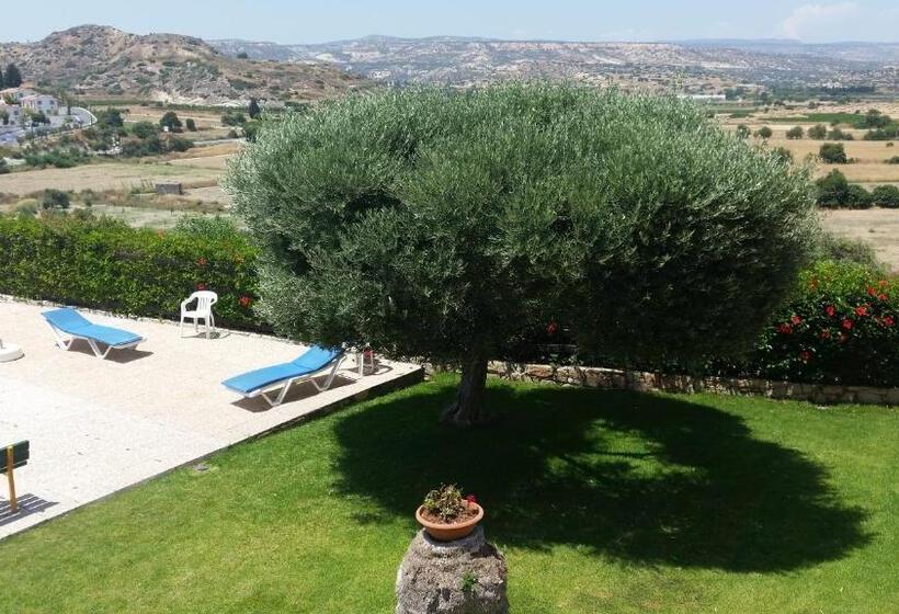 استودیوی استاندارد, Pelekanos Apartments