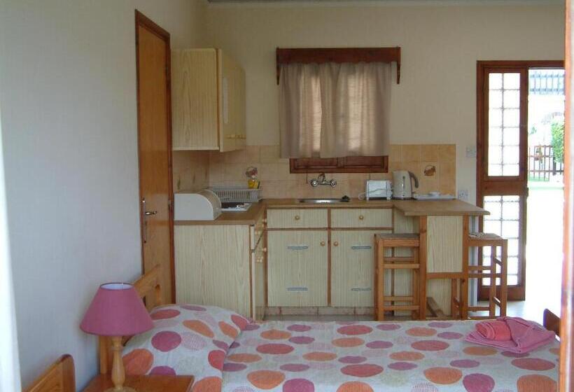 استودیوی استاندارد, Pelekanos Apartments