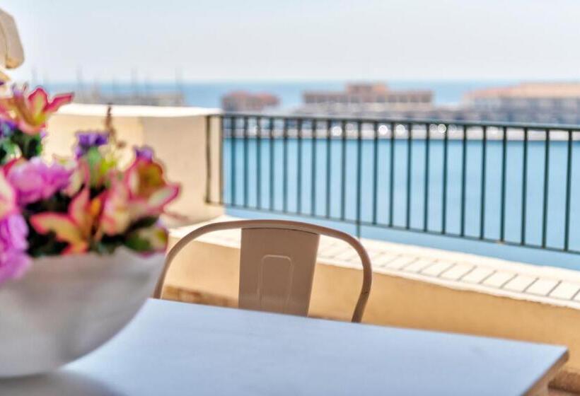 Triple Room Sea View, Boutique Florence