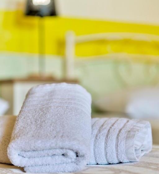 اتاق استاندارد سه نفره, Boutique Florence