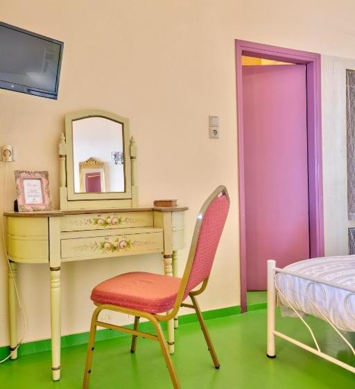 اتاق استاندارد چهار تخته با چشمانداز دریا, Boutique Florence