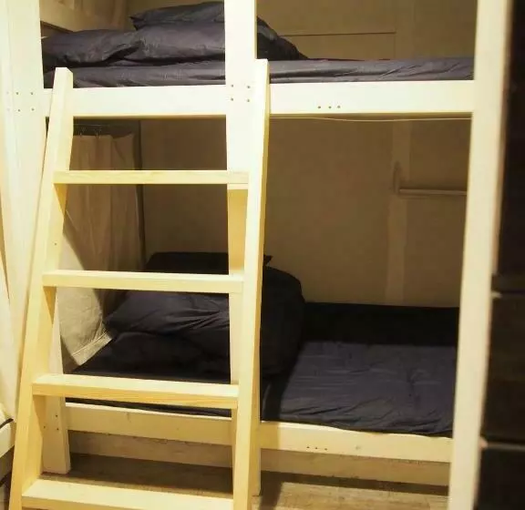 ルームシェアのワンベッド, 328 Hostel & Lounge