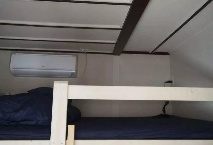 ルームシェアのワンベッド, 328 Hostel & Lounge