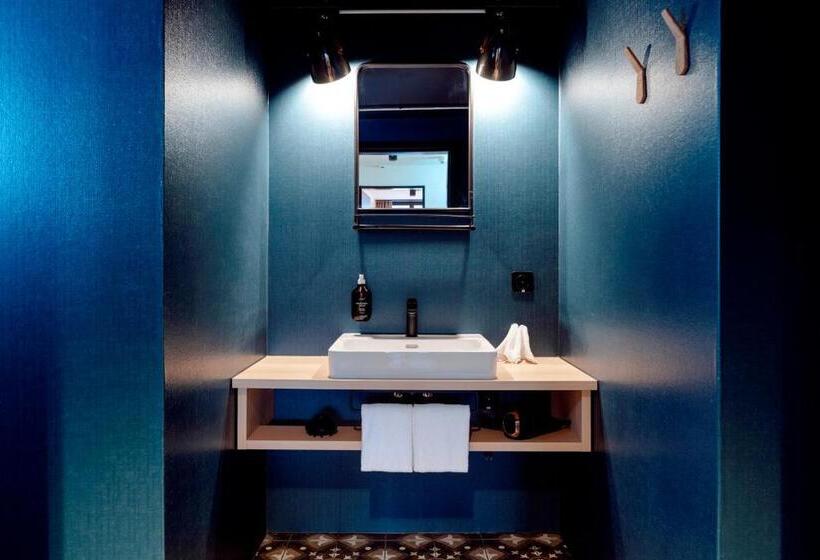 اتاق استاندارد, Apart Adler