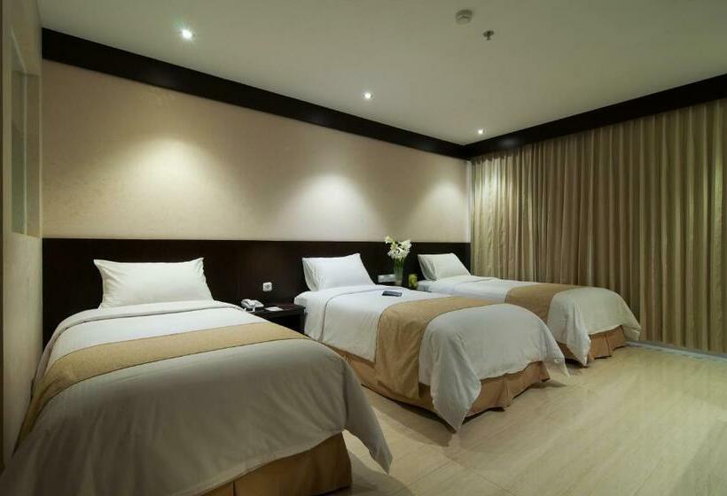 Семейный Номер, Aria Gajayana