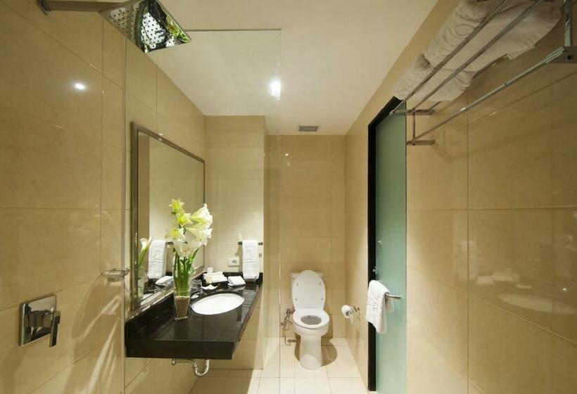 غرفة عائلية, Aria Gajayana