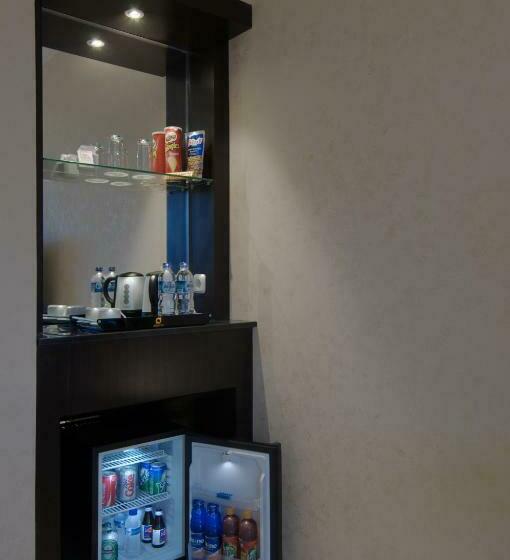 غرفة تنفيذية, Aria Gajayana