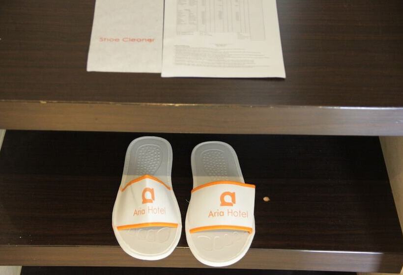 デラックスルーム, Aria Gajayana