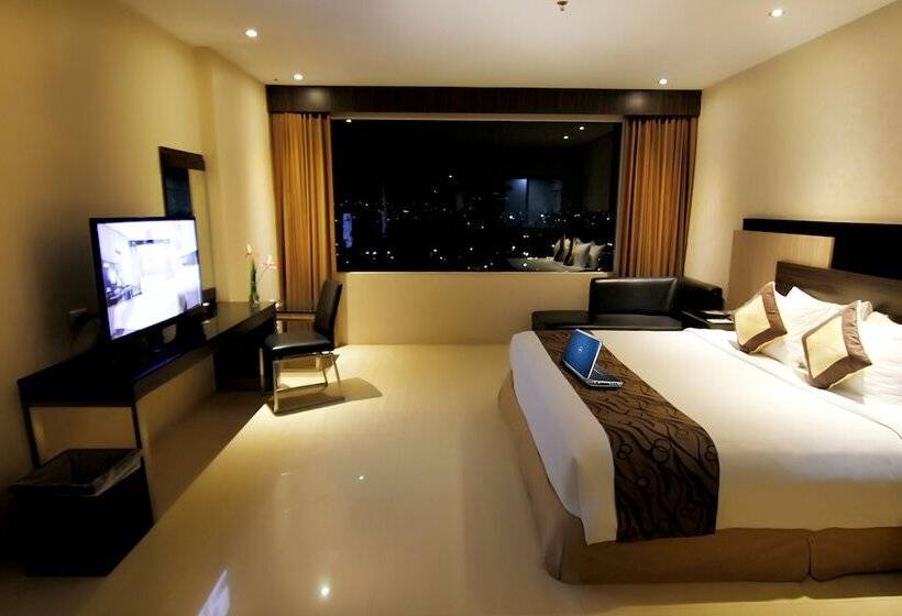 غرفة تنفيذية, Aria Gajayana