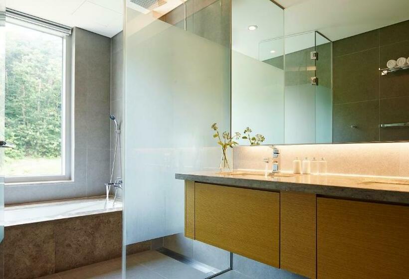 Трехместный Номер Deluxe, The Suites Hotel Namwon