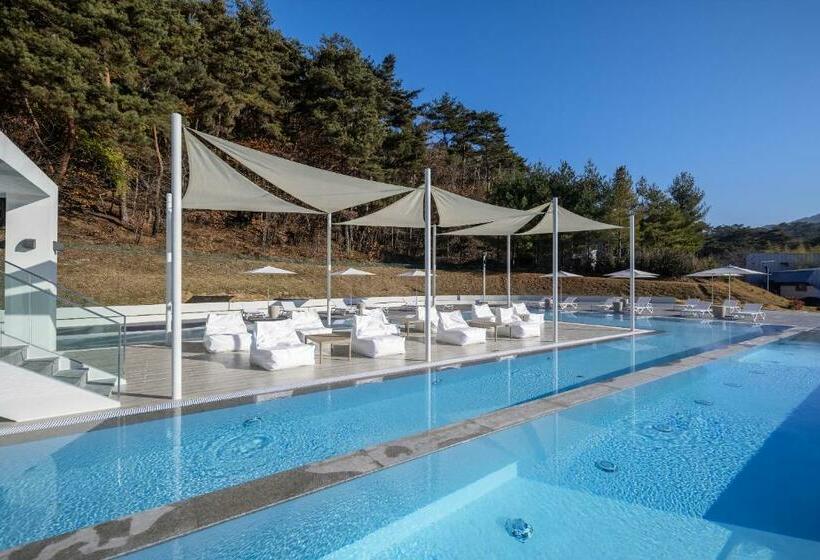 חדר דלוקס לשלושה, The Suites Hotel Namwon