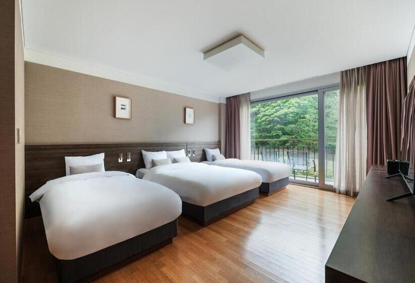 חדר דלוקס לשלושה, The Suites Hotel Namwon