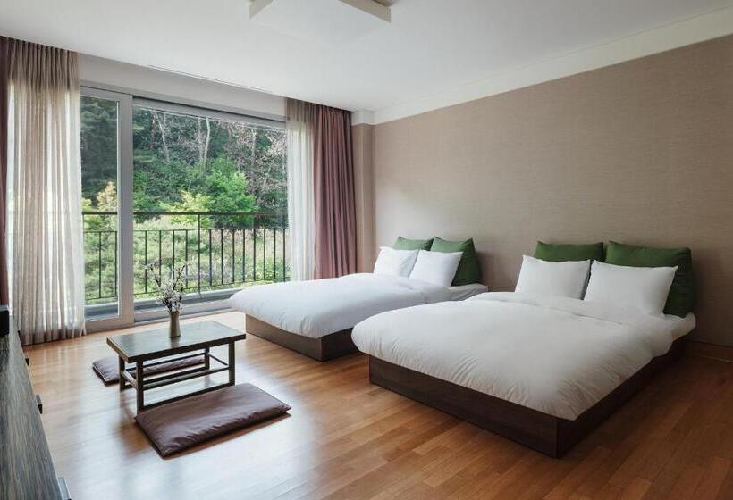 חדר משפחתי דלוקס, The Suites Hotel Namwon