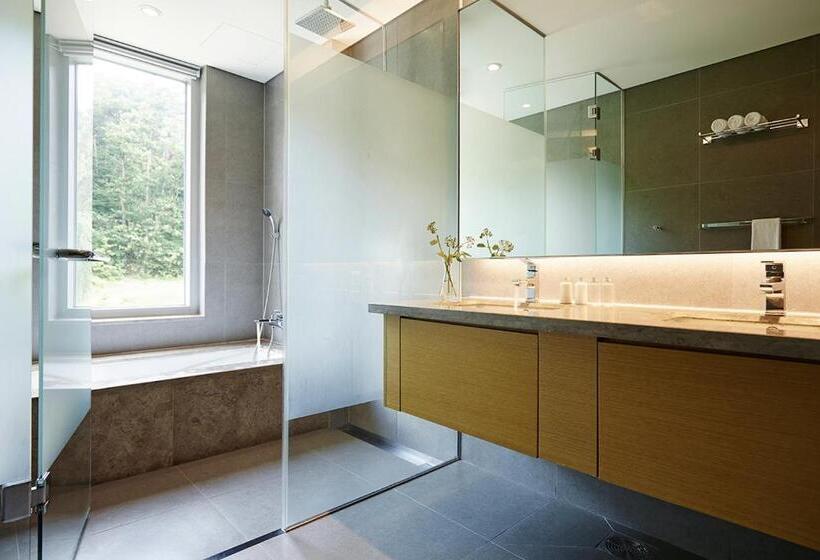 디럭스 패밀리 룸, The Suites Hotel Namwon