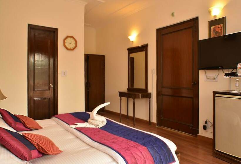 Camera Economy, Vijay Villa