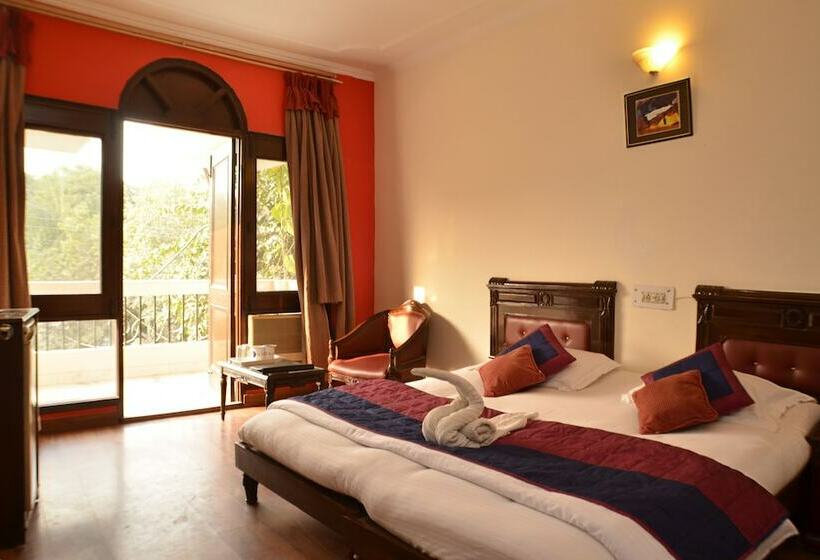 Camera Economy, Vijay Villa