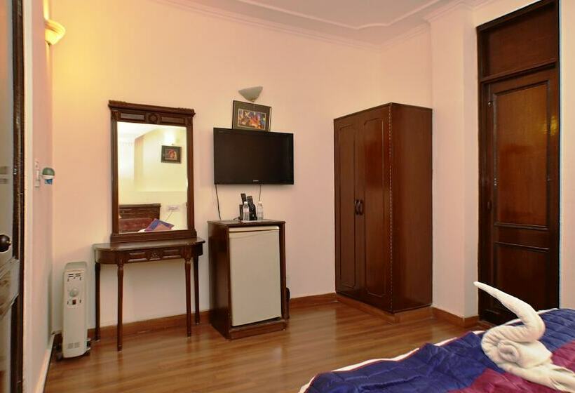 Camera Economy, Vijay Villa