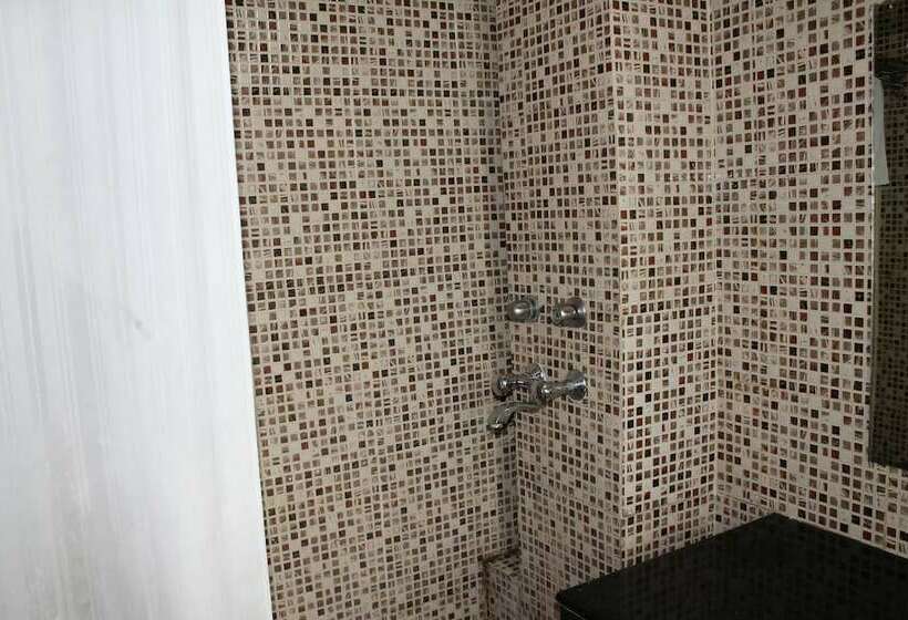 Camera Economy, Vijay Villa