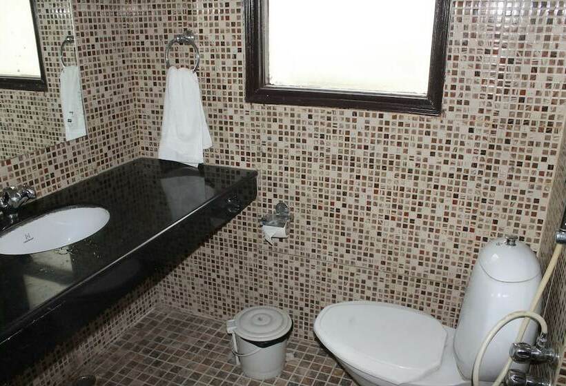 Camera Economy, Vijay Villa