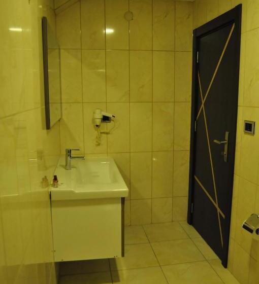 اتاق استاندارد یک نفره, Waha