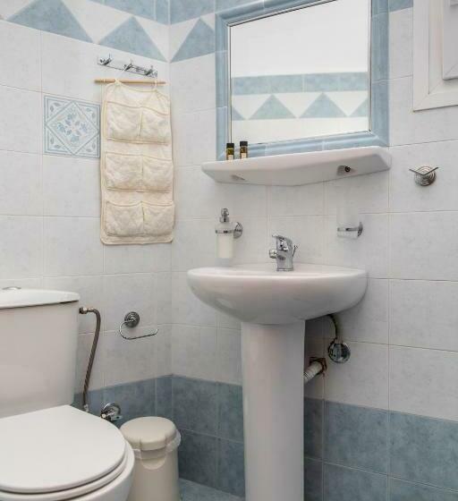 اتاق استاندارد سه نفره, Old Town Pension