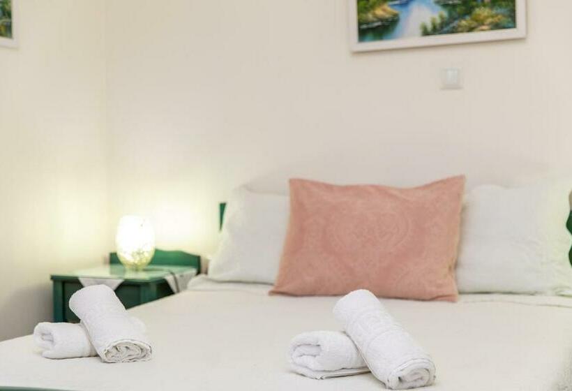 اتاق استاندارد, Old Town Pension