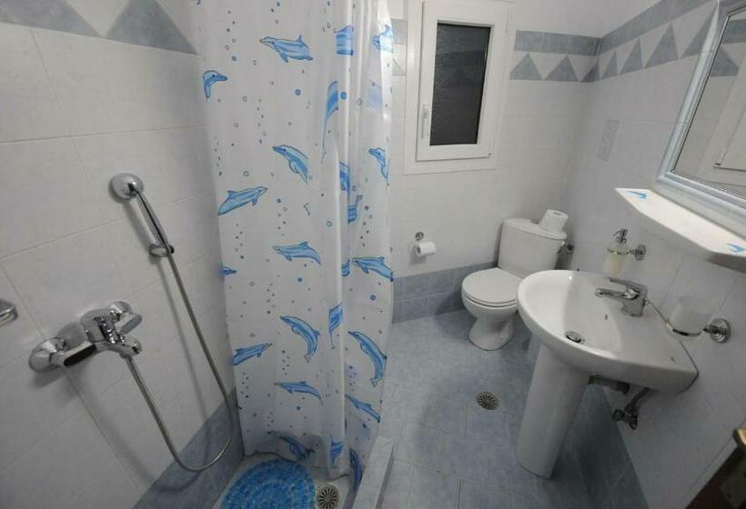 اتاق استاندارد سه نفره, Old Town Pension