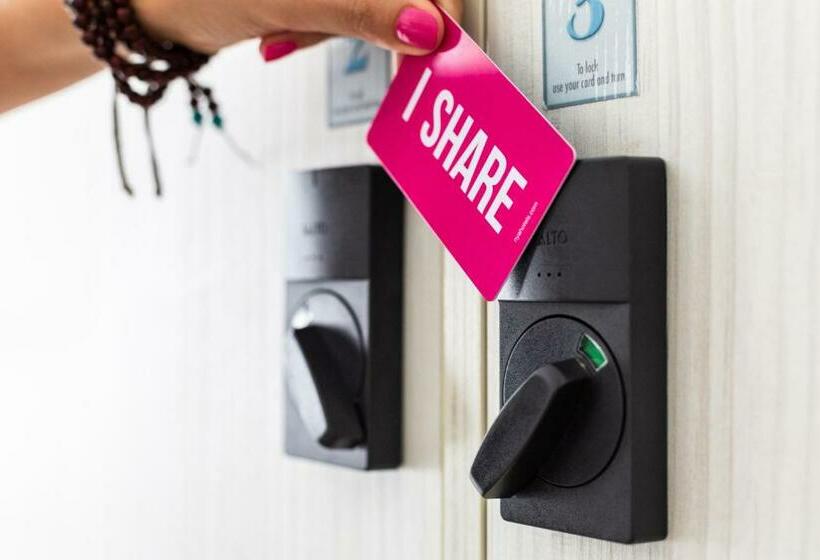 スタンダードルーム, Nyah   Adult Exclusive