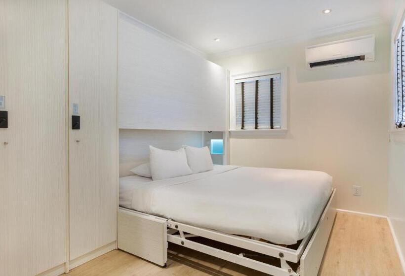 スタンダードバンガロー, Nyah   Adult Exclusive