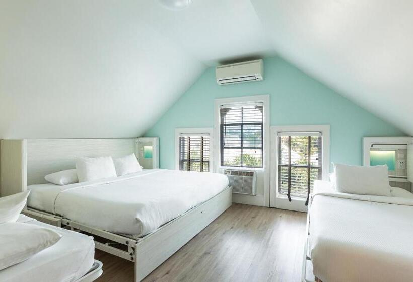 デラックスの４人部屋, Nyah   Adult Exclusive