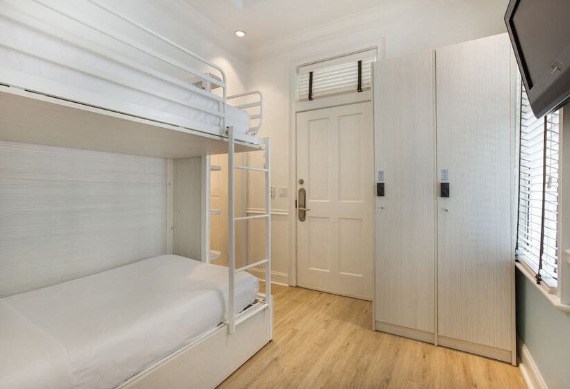 ルームシェアのワンベッド, Nyah   Adult Exclusive