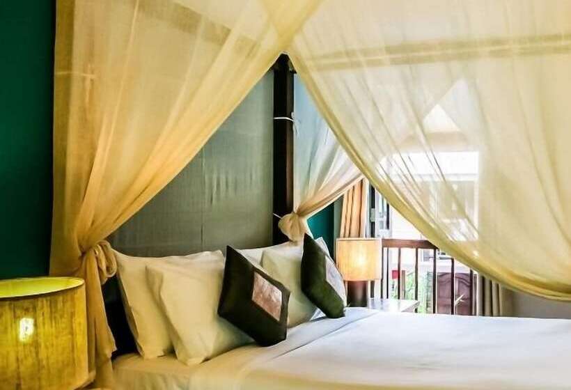 スタンダードルーム, The Village House