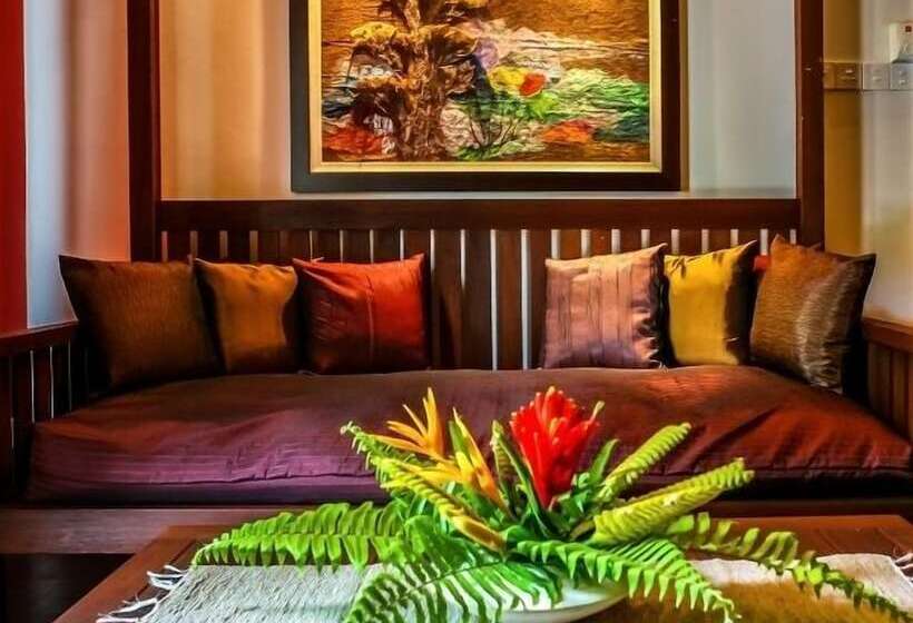 スタンダードルーム, The Village House