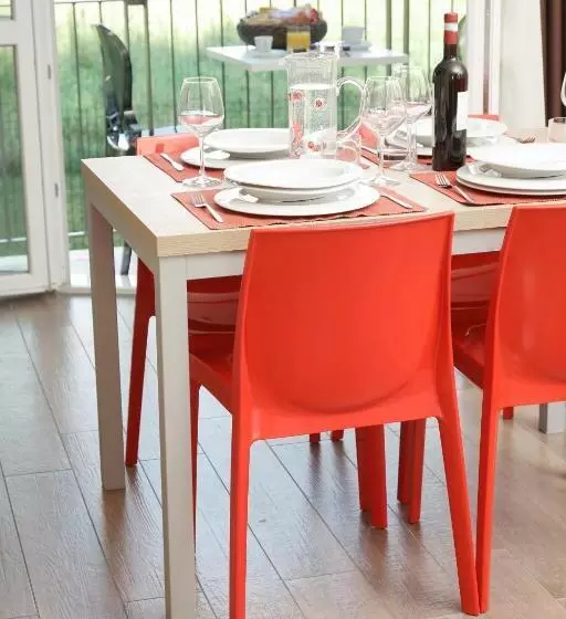 一ベッドルームエクゼクティブアパートメント, Privilege Apartments