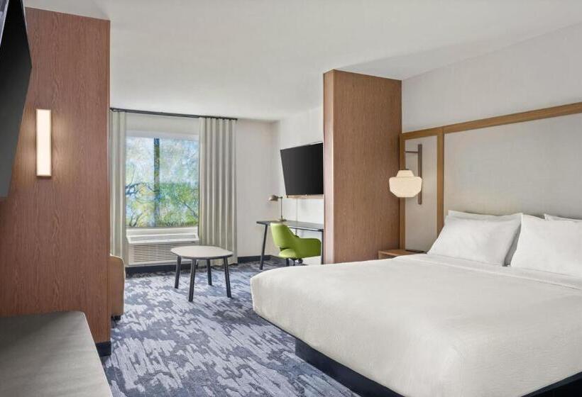 מיטת קינג בסוויטה, Fairfield By Marriott Inn & Suites Baraboo