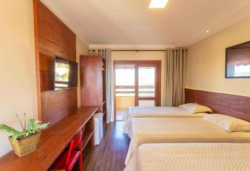 豪华三人间, Imperium Village