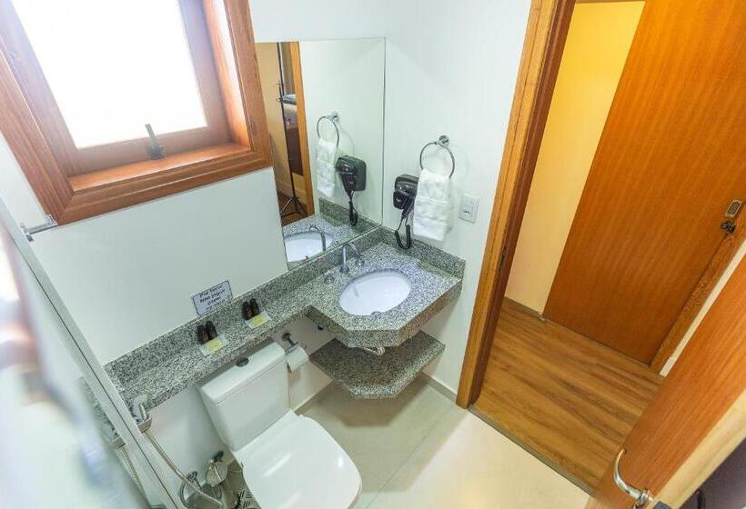 豪华三人间, Imperium Village