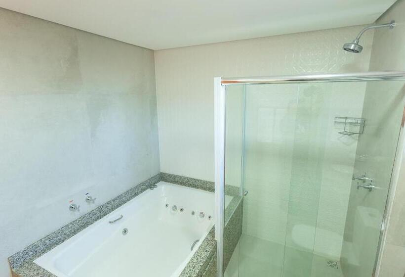 高品质的四人房间, Imperium Village