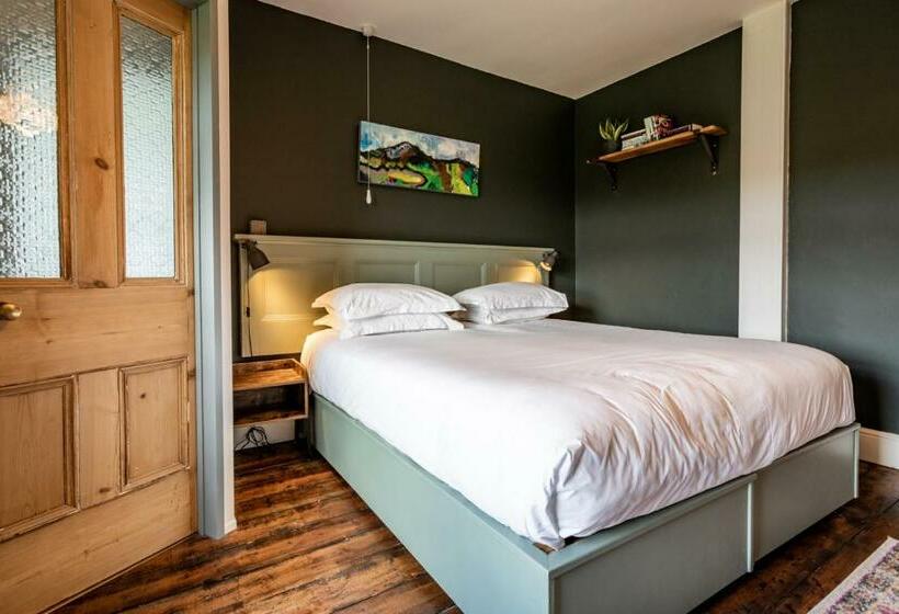 غرفة ديلوكس مطلّة علي البحر, The Old Vicarage