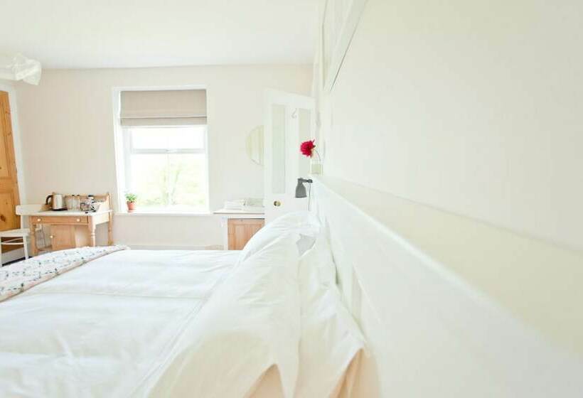 غرفة ديلوكس مطلّة علي البحر, The Old Vicarage