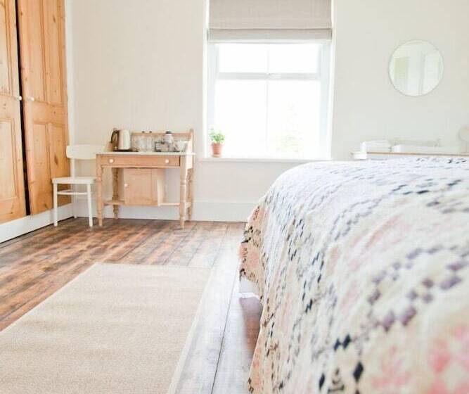 غرفة ديلوكس مطلّة علي البحر, The Old Vicarage