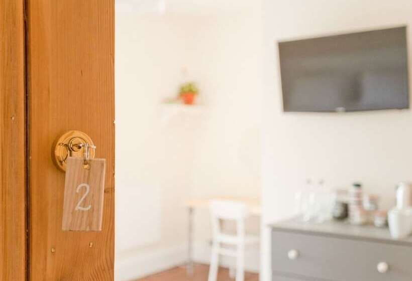 غرفة ديلوكس مطلّة علي البحر, The Old Vicarage