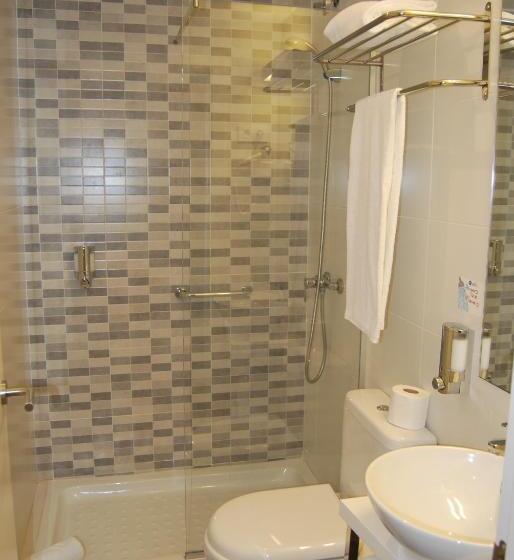 اتاق لوکس سه تخته, Bestprice Gracia