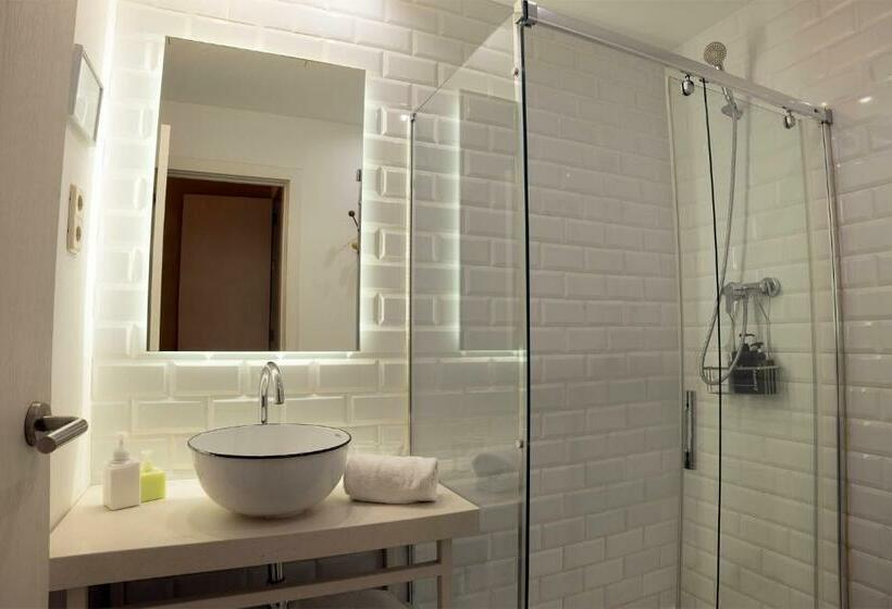 اتاق اکونومی, Cami Gallery Barcelona