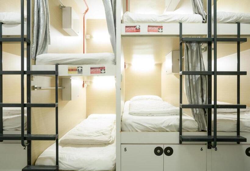 تختخواب در اتاق مشترک, K2 Guesthouse Central