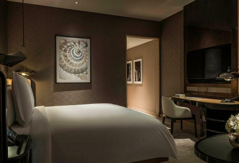 חדר דחוקס עם מיטת קינג, Four Seasons Hotel Dubai International Financial Centre